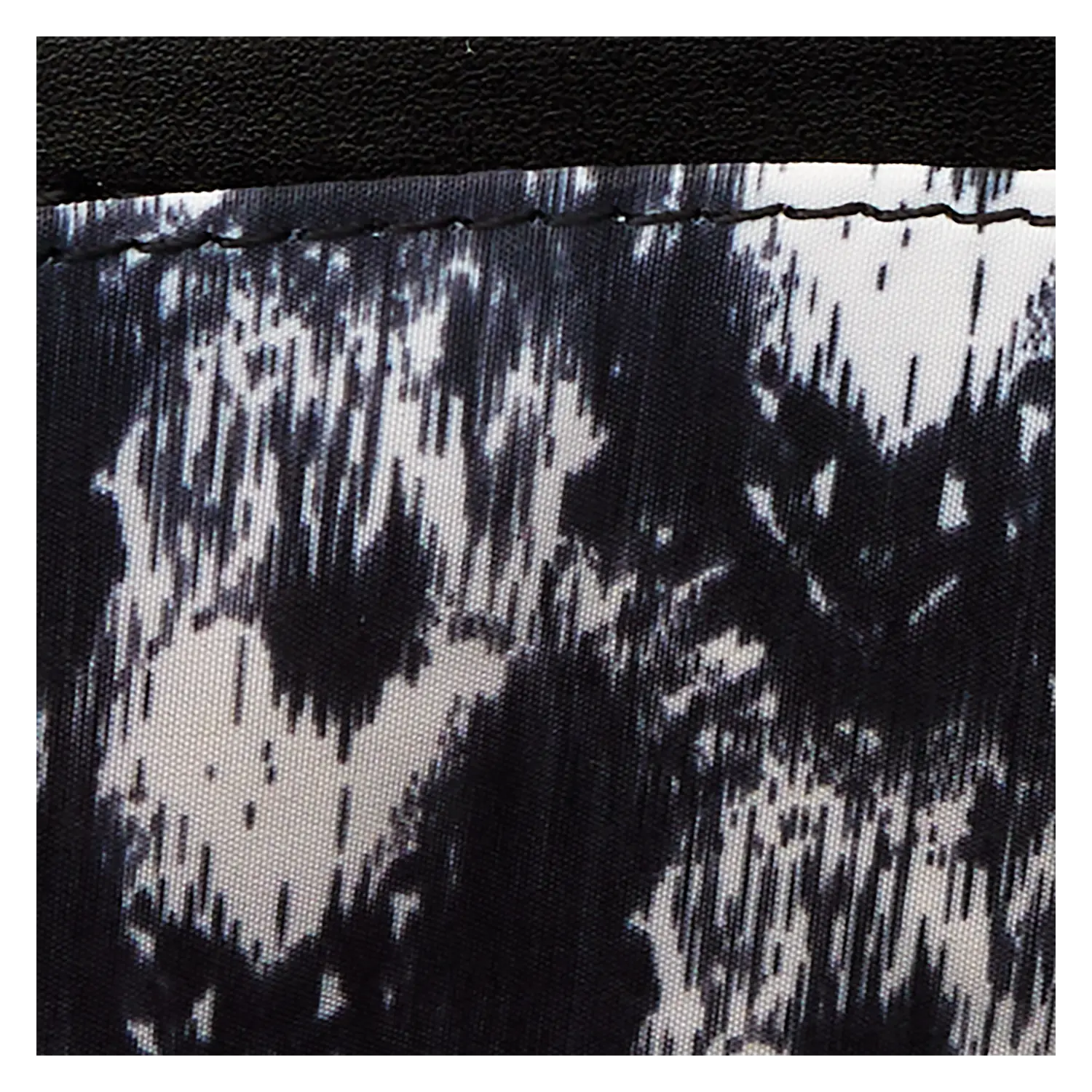 I Heart Horror It Pennywise Glow Crossbody Bag - Image 9